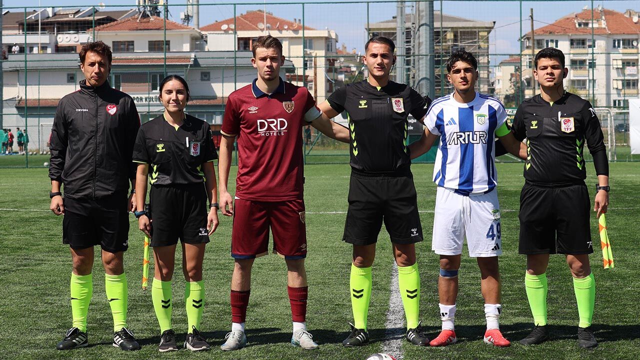 Yalova Arnavutkoy Bandirma Tff Gelisim Ligi Play Off Futbol Mac (5)