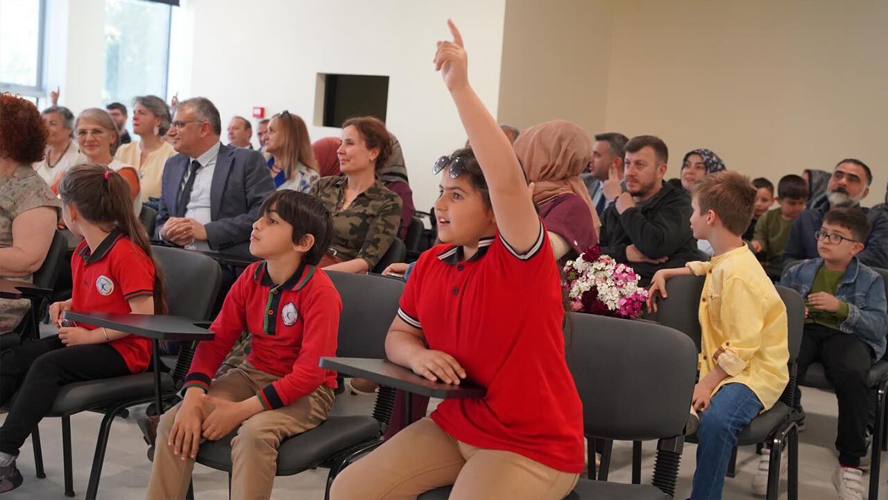 Afet’in Ay Macerası Okurlarıyla Buluştu (3)