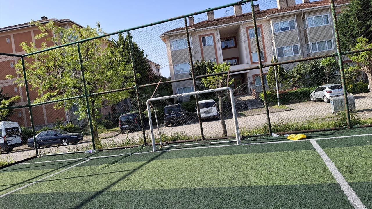 Toki̇ Halı Sahası Savaştan Çıkmış Gibi Haber (5)