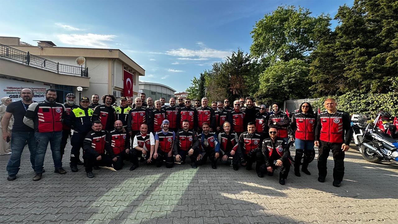 Motorcular Sürdü, Yalova Alkışladı (1)