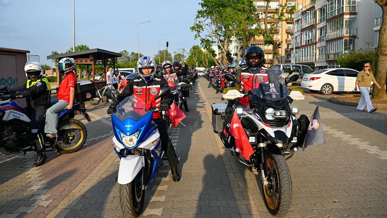Motorcular Sürdü, Yalova Alkışladı (2)
