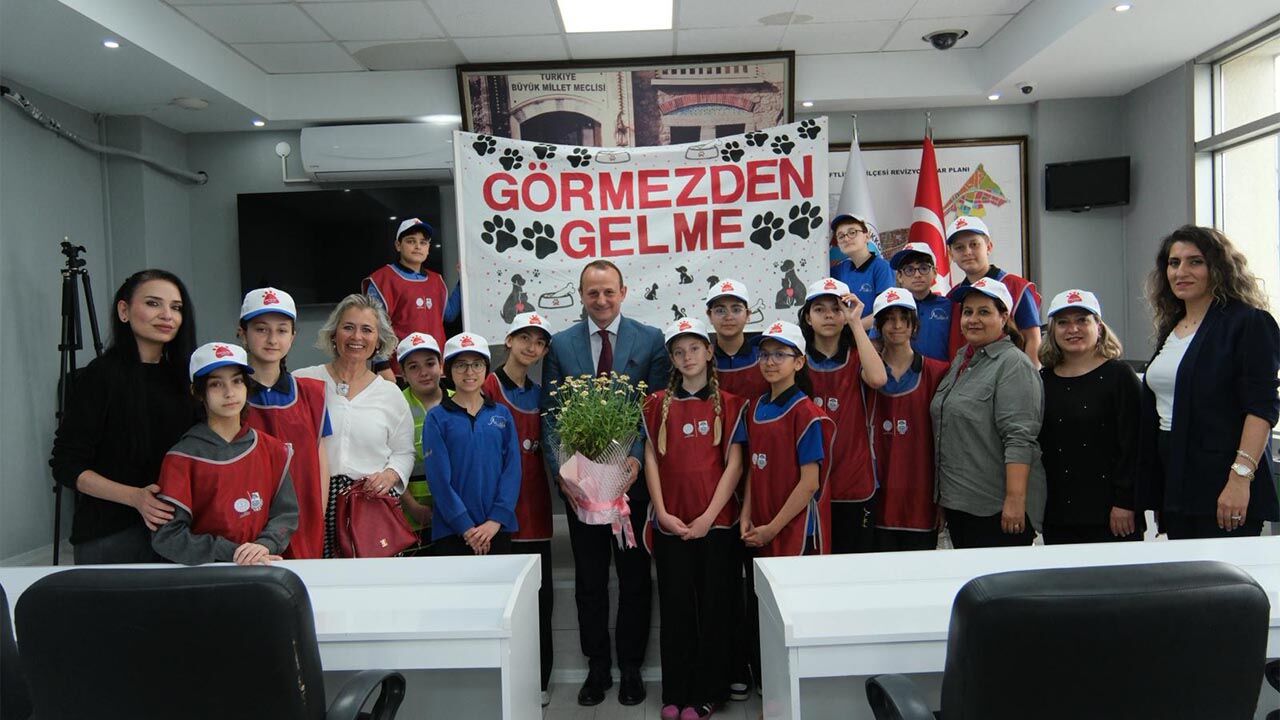 Yalova Ciftlikkoy Belediye Baskan Gormezden Gelme Sokak Hayvan Proje Ogrenciler Destek (1)