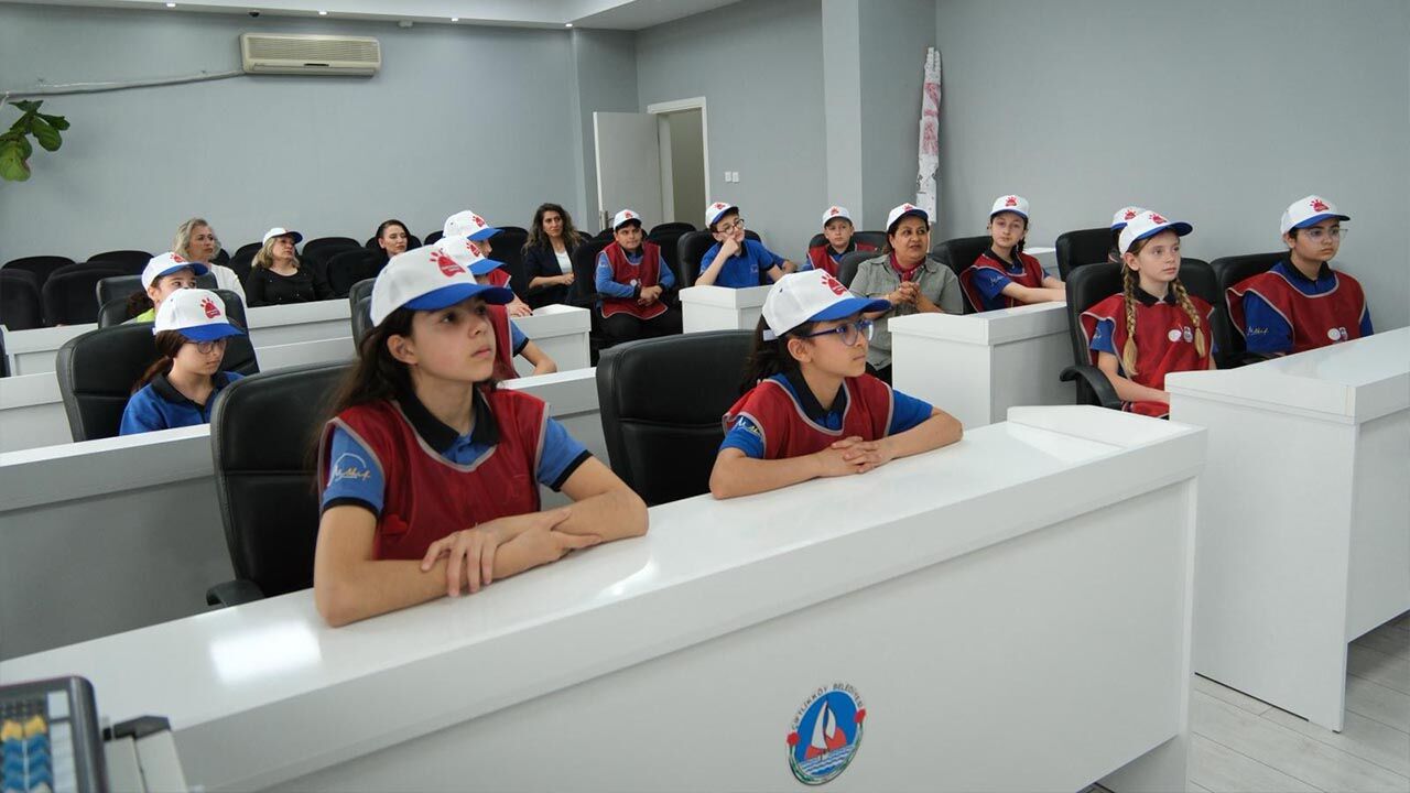 Yalova Ciftlikkoy Belediye Baskan Gormezden Gelme Sokak Hayvan Proje Ogrenciler Destek (2)