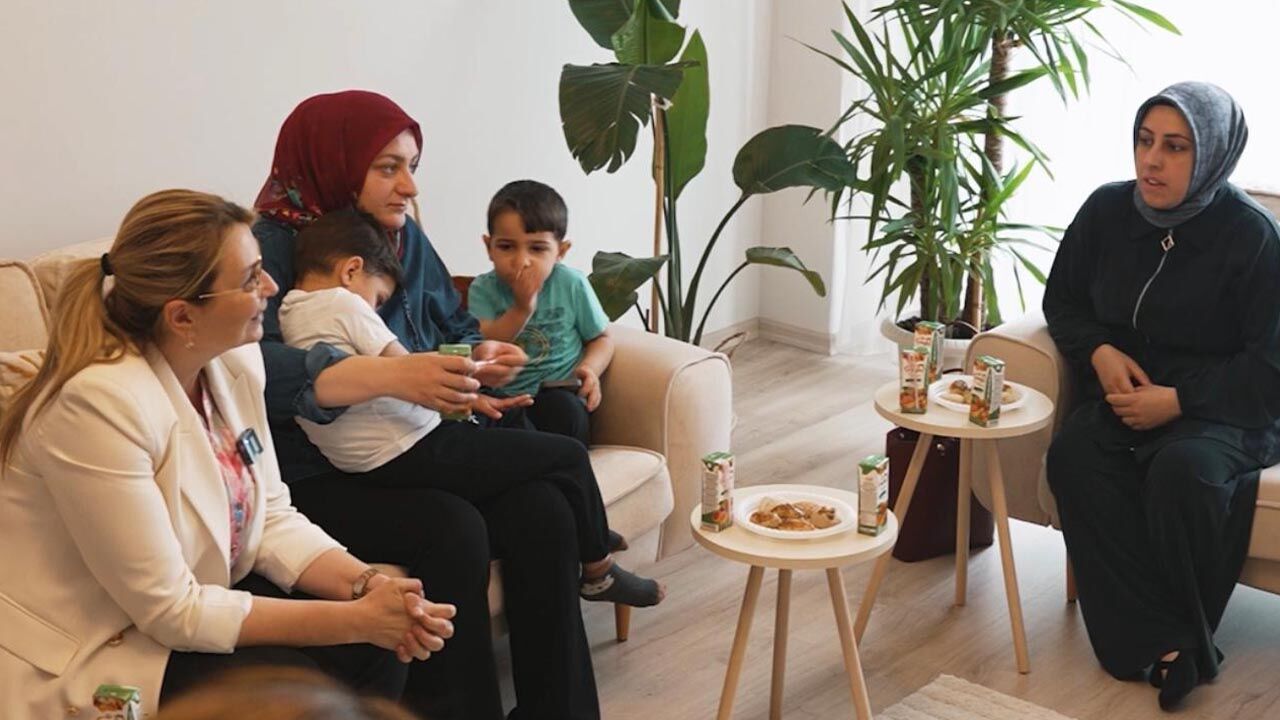 Yalova Altinova Belediye Baskan Kadinlar Gun Katilma (1)