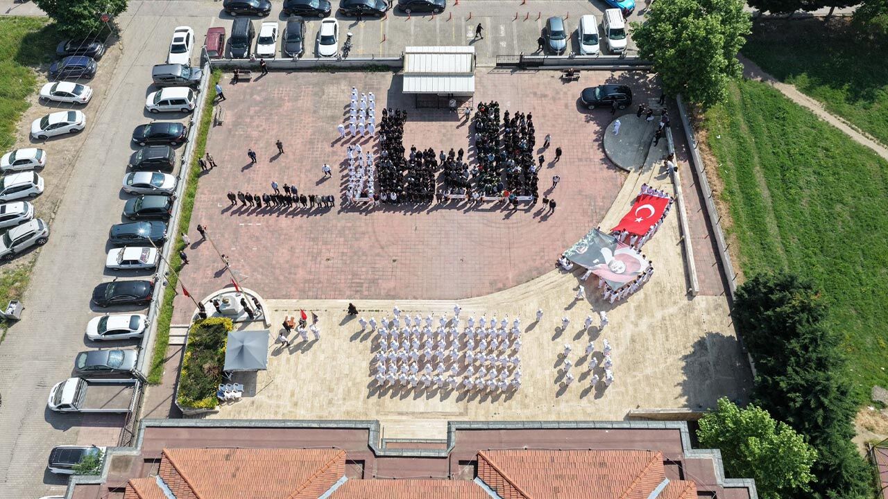 Yalova Altinova Belediye Baskan Protokol 19 Mayis Yuruyus (5)