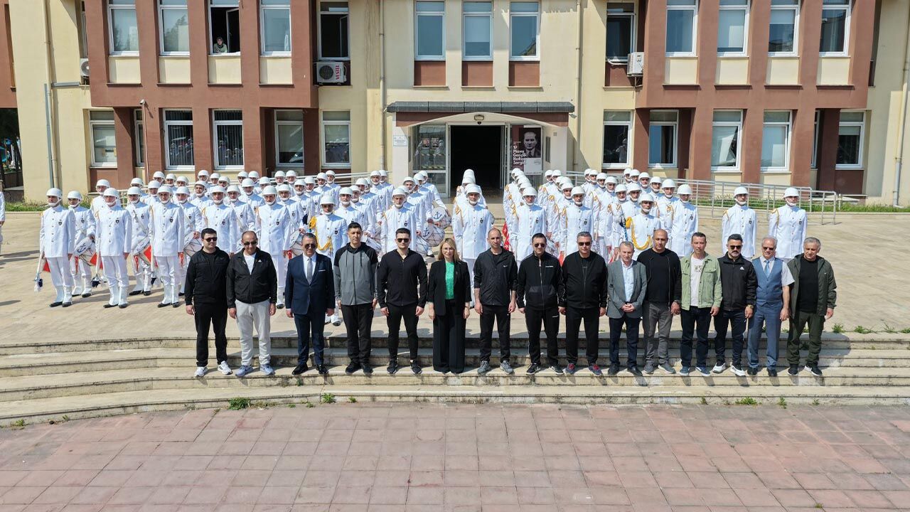 Yalova Altinova Belediye Baskan Protokol 19 Mayis Yuruyus (6)