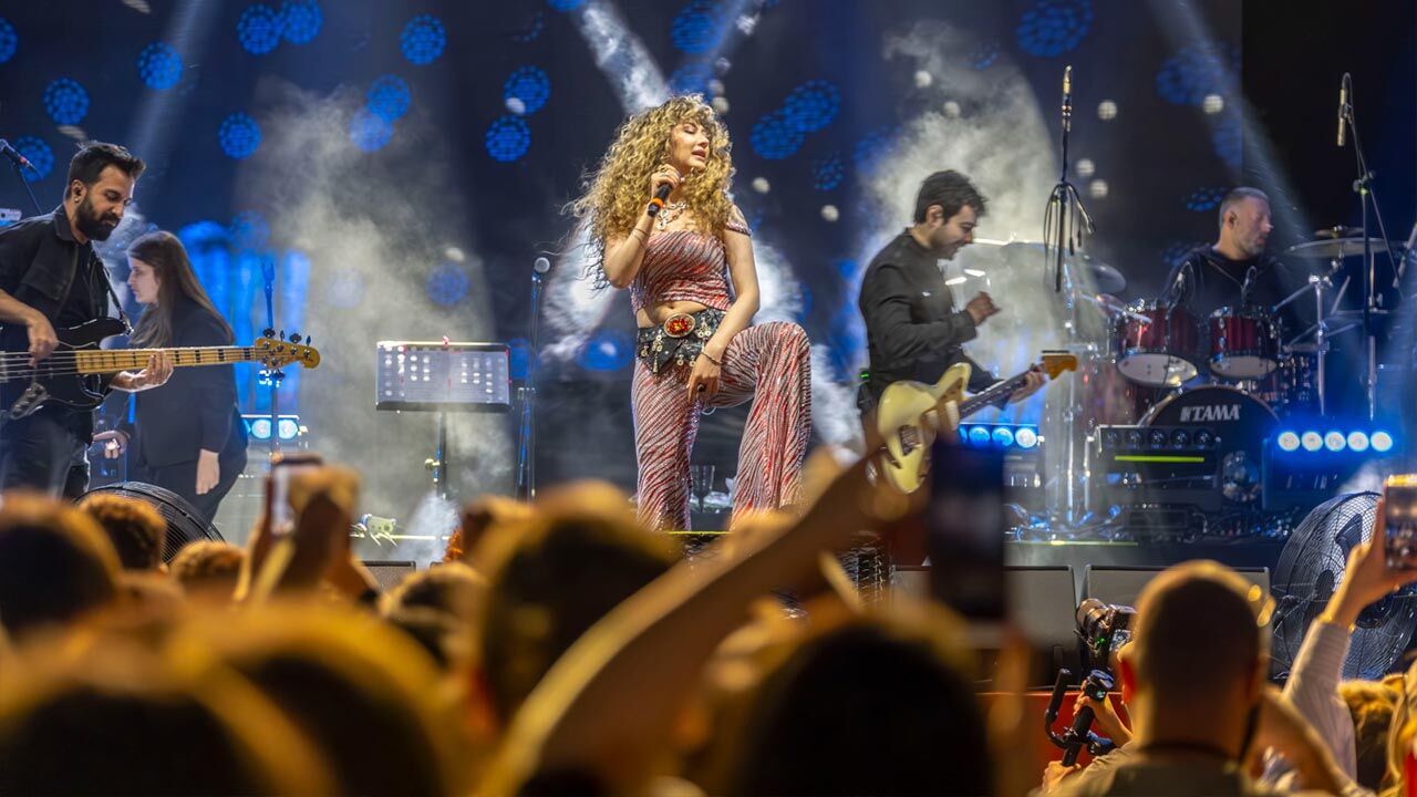 Yalova Belediye 19 Mayis Baran Menguc Sena Sener Madrigal Konser (5)