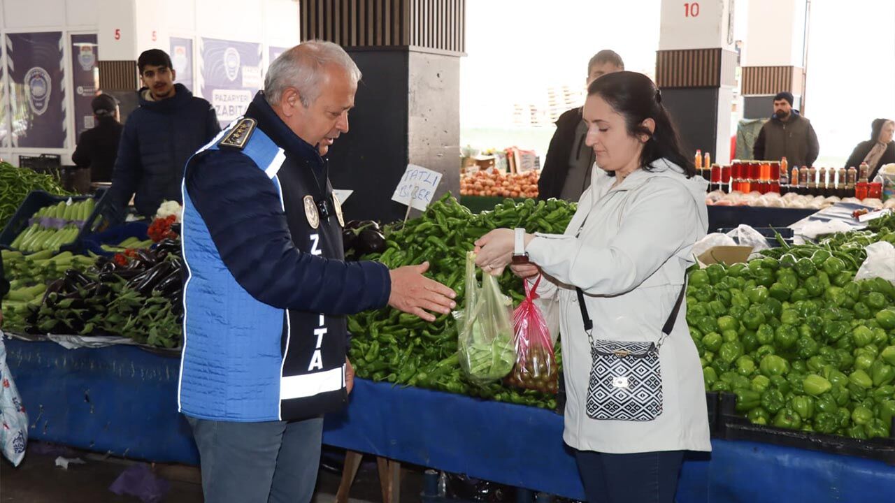 Yalova Belediyesi Baskan Yardimci Zabita Ekipler Kapali Pazar Yeri Denetim (3)