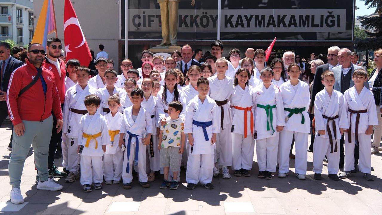 Yalova Ciftlikkoy 19 Mayis Ataturk Anma Genclik Spor Bayrami Kutlama Haber (5)