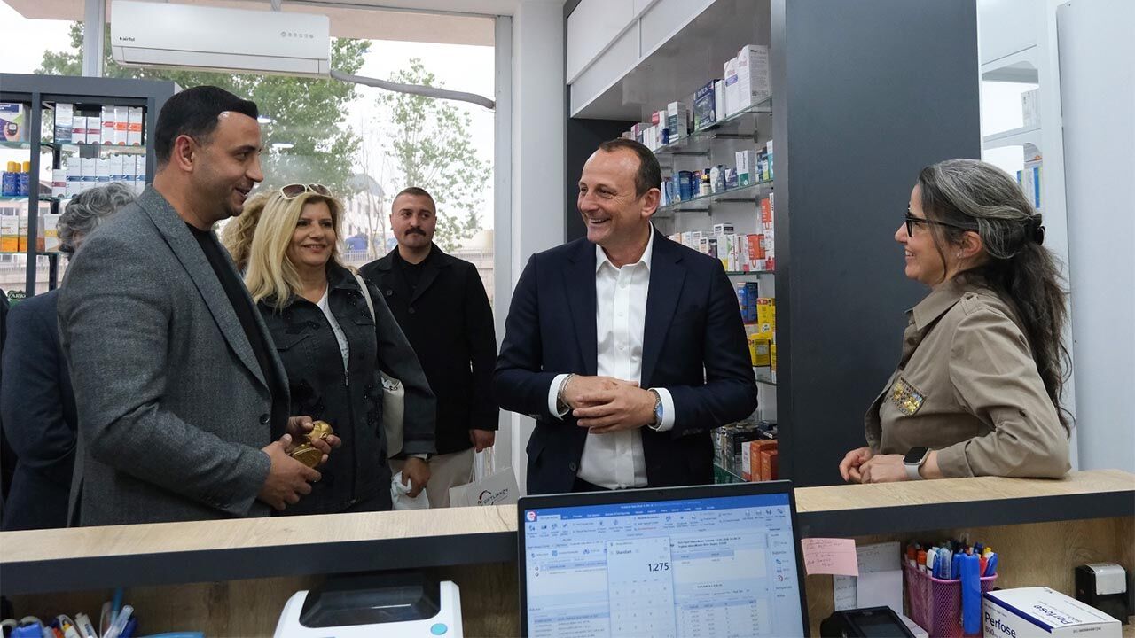 Yalova Ciftlikkoy Belediye Baskan Chp Ilce Meclis Uye Eczacilar Gunu Eczane Ziyaret Haber (1)