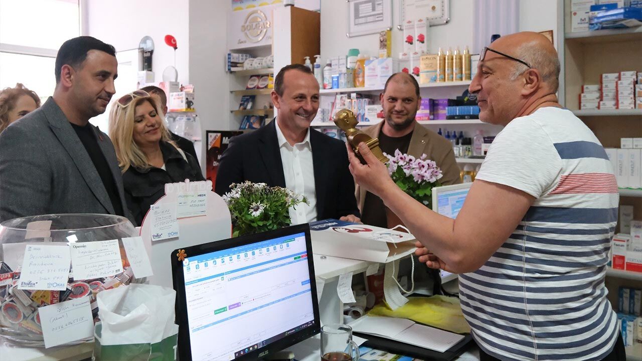 Yalova Ciftlikkoy Belediye Baskan Chp Ilce Meclis Uye Eczacilar Gunu Eczane Ziyaret Haber (3)