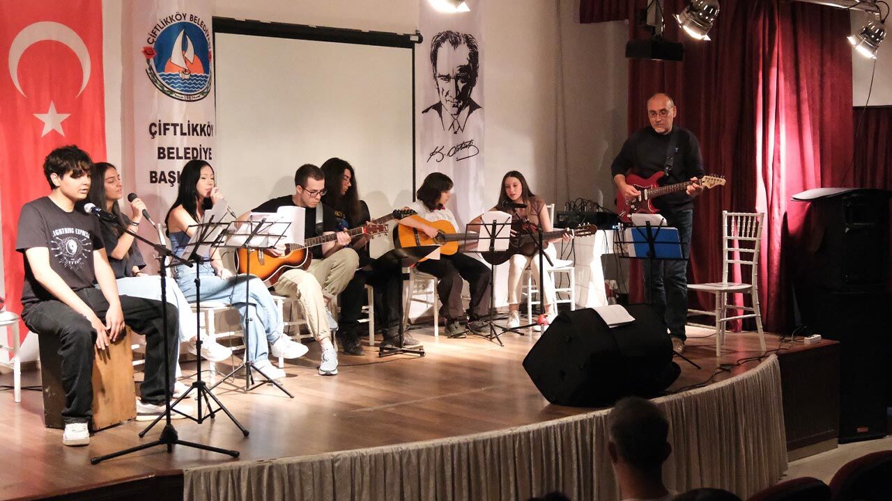 Yalova Ciftlikkoy Belediye Gitar Yilsonu Gosteri (3)