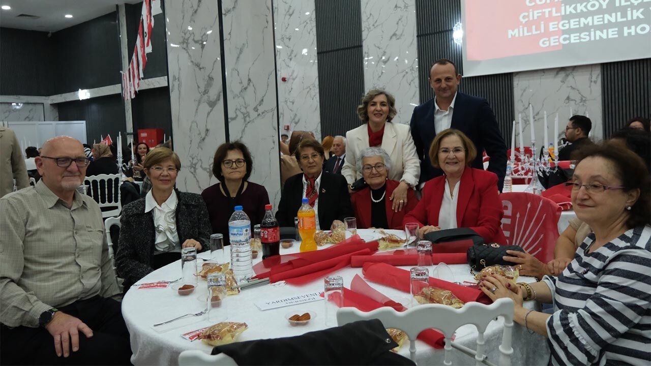 Yalova Ciftlikkoy Chp Ilce Baskanlik 23 Nisan Milli Egemenlik Dayanisma Gece Haber (1)