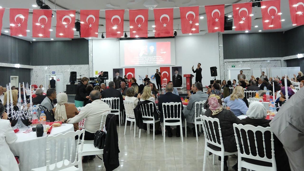 Yalova Ciftlikkoy Chp Ilce Baskanlik 23 Nisan Milli Egemenlik Dayanisma Gece Haber (3)