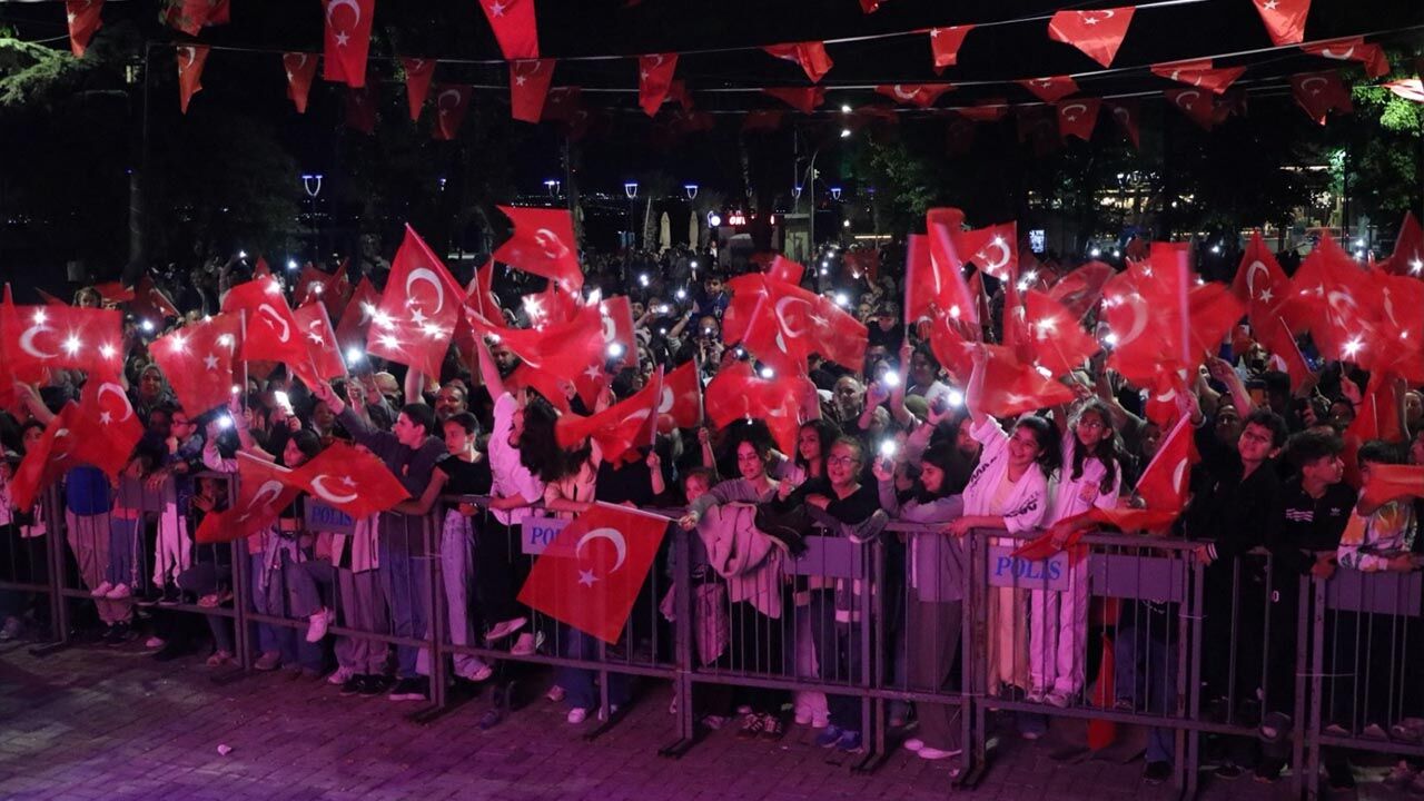 Yalova Ciftllikoy Belediye 19 Mayis Konser Ragga Oktay Haber (2)
