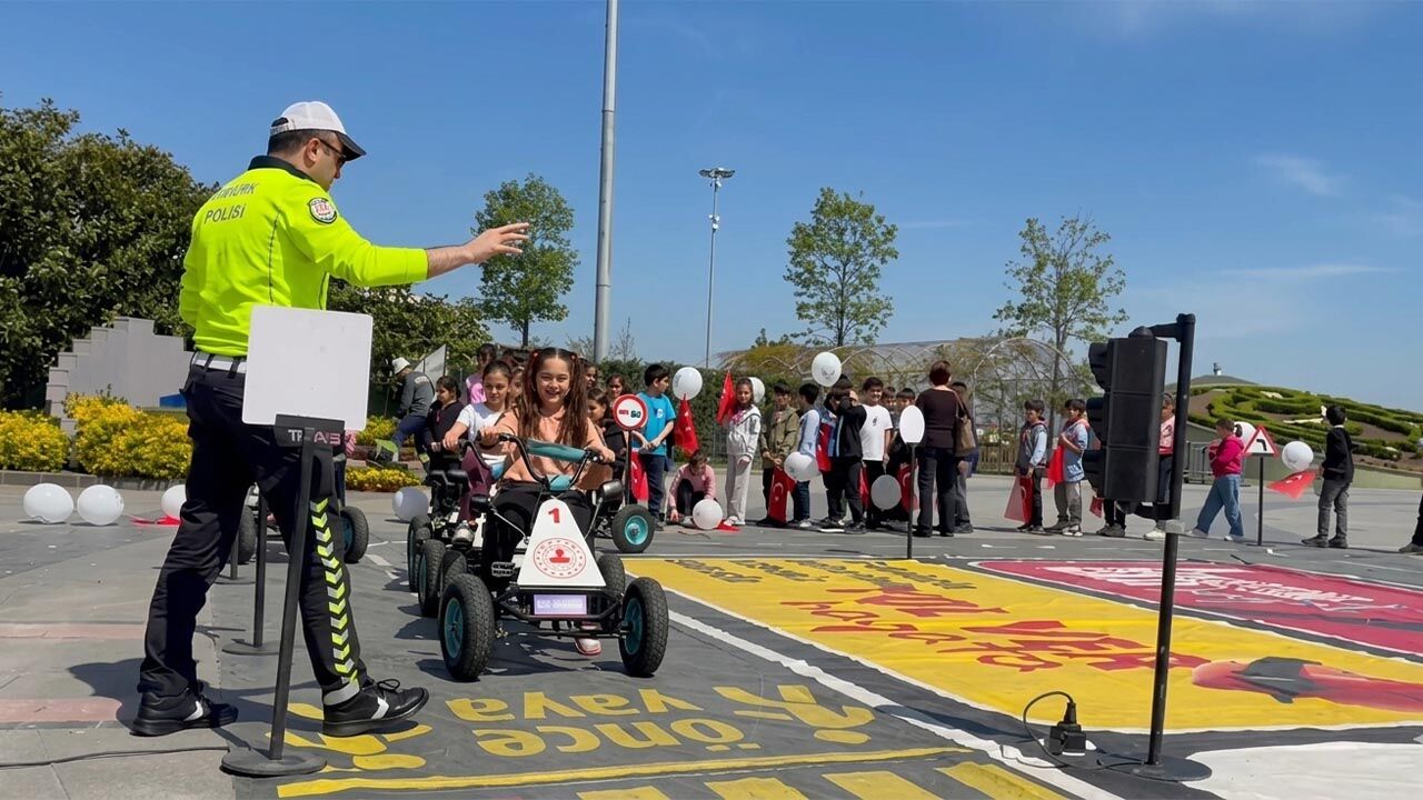 Yalova Il Emniyet Karayolu Tarfik Hafta Denetim Etkinlik Ogrenciler Farkindalik (1)