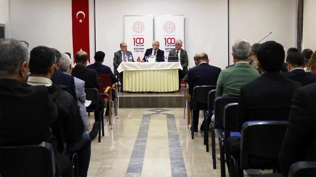 Yalova Il Milli Egitim Mudur Metef Fuar Destekleme Yetistirme Kurslari Toplanti Haber Egitim (1)