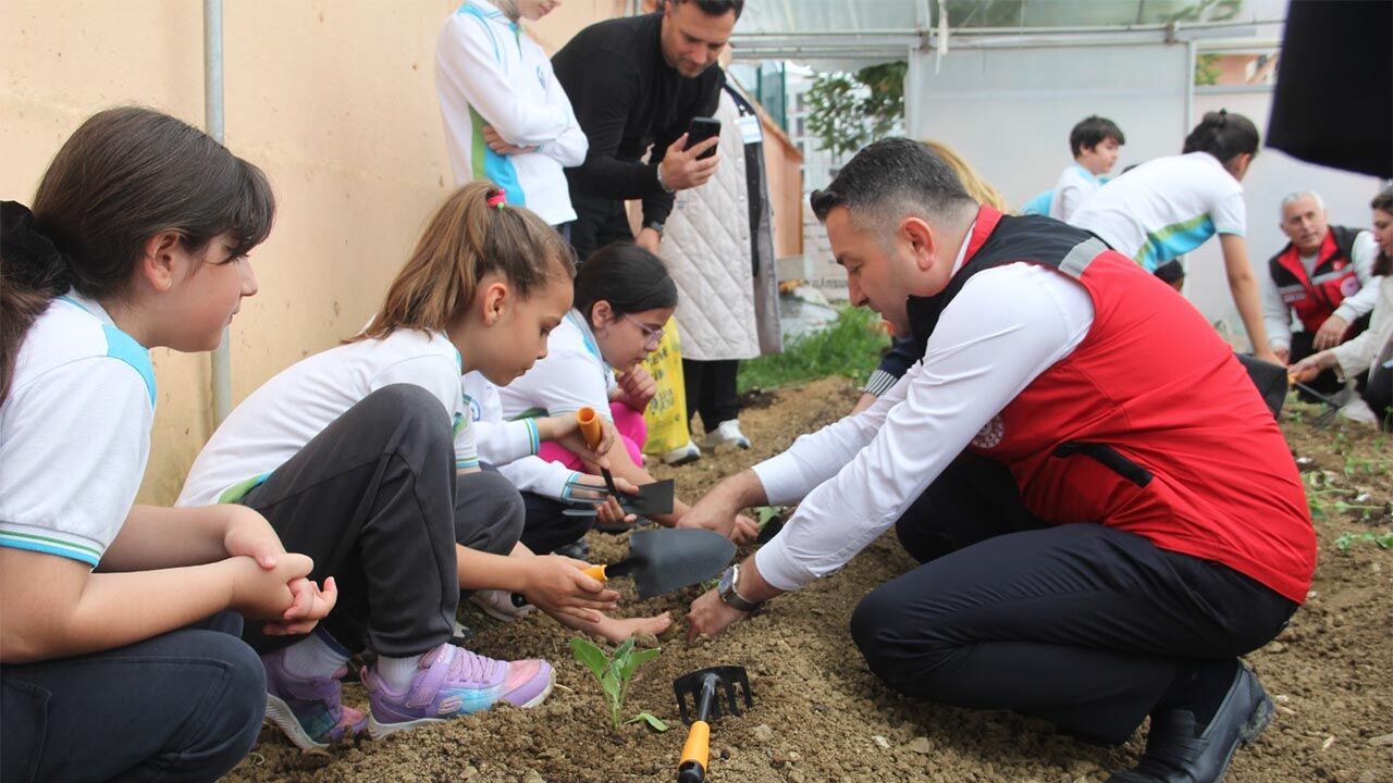 Yalova Ilkokulu Ogrenciler Tohum Toprak Haber (1)
