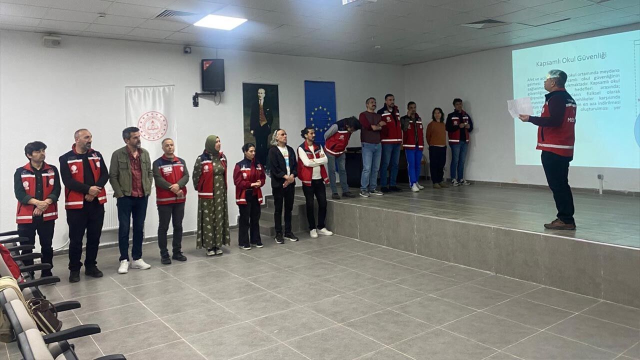 Yalova Meb Akut Cocuk Afet Kurtarma Egitimi (1)