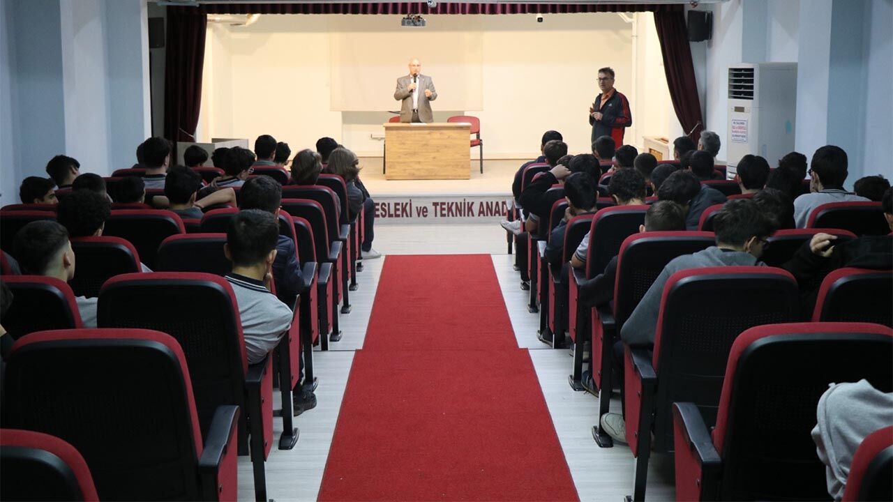 Yalova Sehit Sercan Yazar Mesleki Teknik Anadolu Lisesi Elektirik Teknisyen Oda Baskan Soylesi Haber (1)
