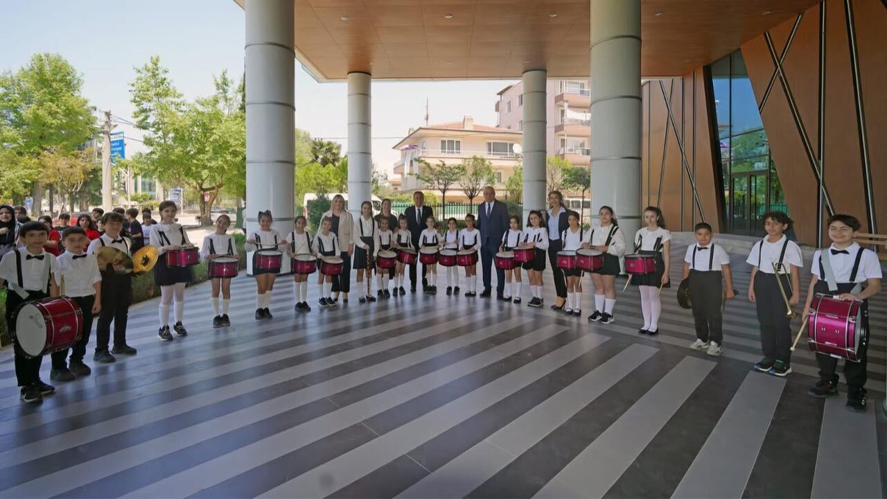 Yalova Ticaret Sanayi Oda Yuruyen Kosk Dernek Uzmanlar Kolej Ataturk Anilar Program Haber (1)