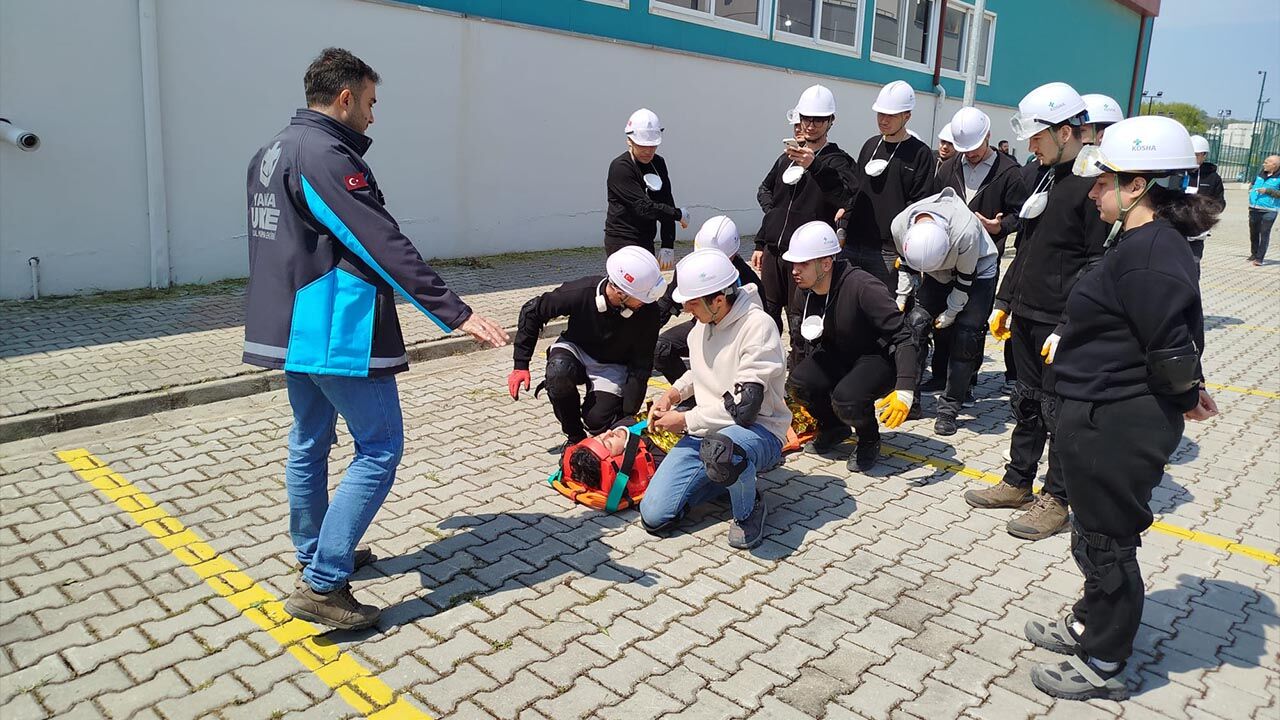 Yalova Universite Umke Afad Universite Ogrenciler Yarali Tasima Egitim (3)