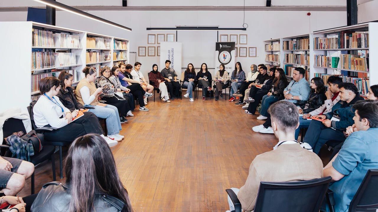 Yalova Universitesi Kitap Kulup Unides Izmir Gezi Haber (2)