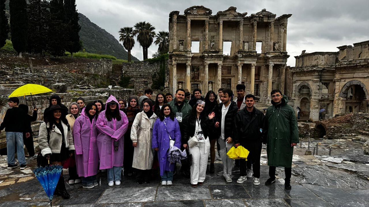 Yalova Universitesi Kitap Kulup Unides Izmir Gezi Haber (4)