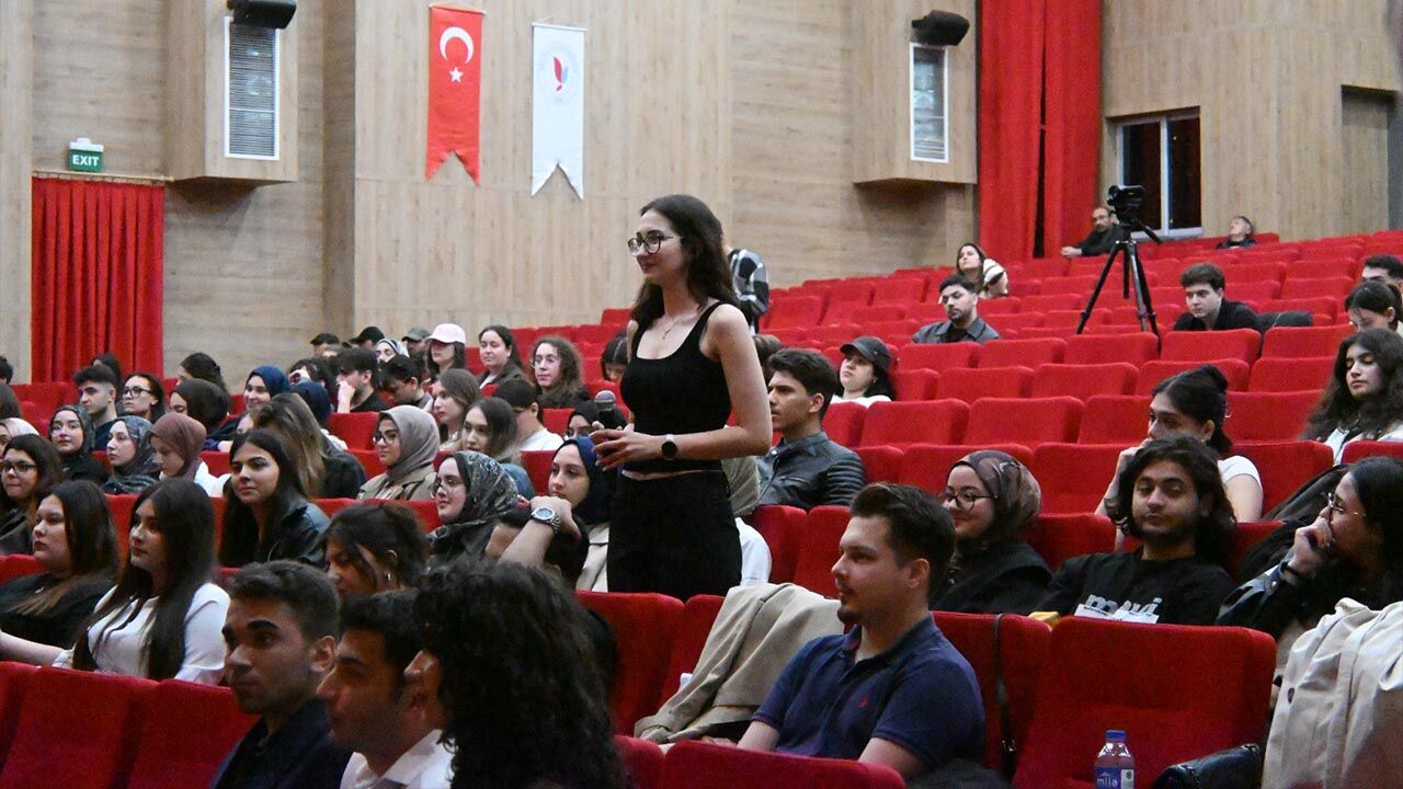 Yalova Üniversitesi’nde 4. İletişim Zirvesi Heyecanı (10)