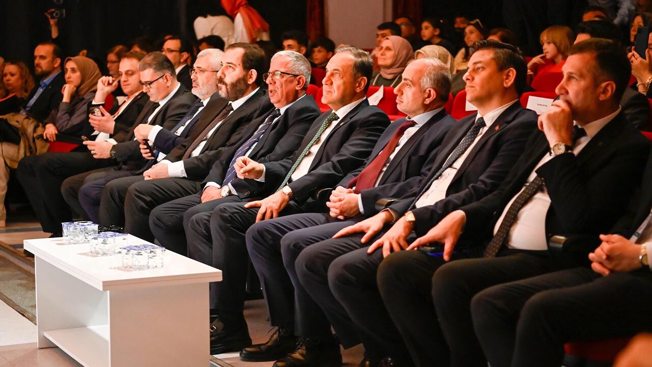 Yalova’da Bir İlk Milli Teknoloji Hamlesi Tiyatro Sahnesine Taşındı (5)