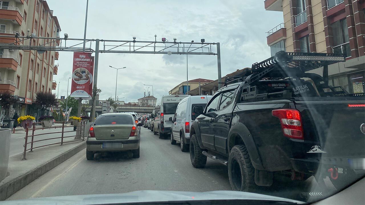 Yalova’da Trafik Kilit, Sürücüler Perişan (1)