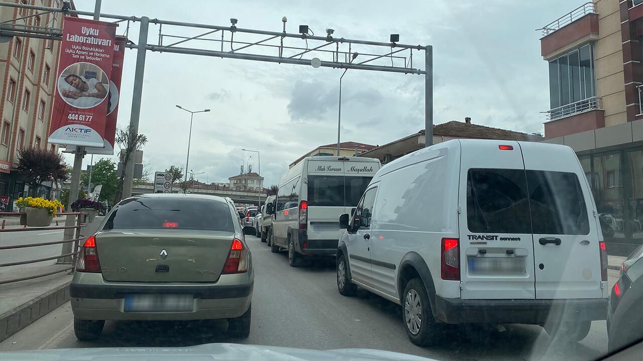Yalova’da Trafik Kilit, Sürücüler Perişan (3)
