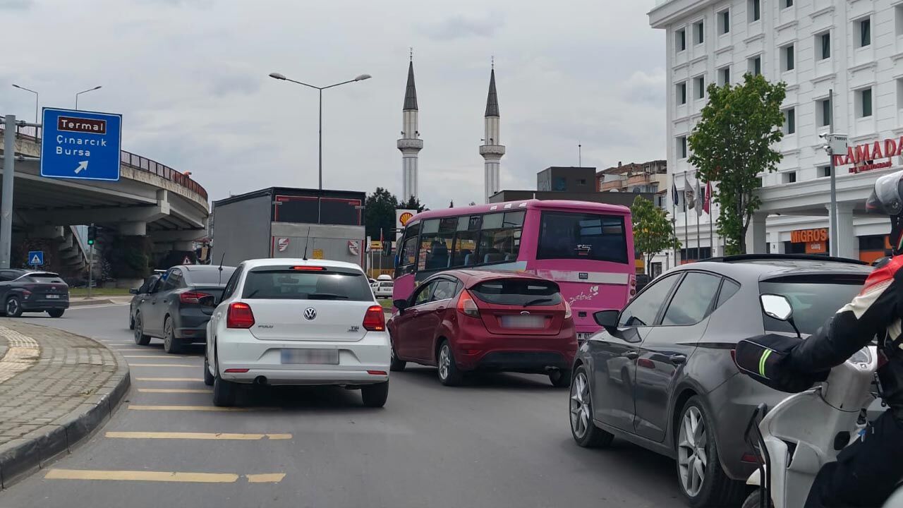 Yalova’da Trafik Kilit, Sürücüler Perişan (5)