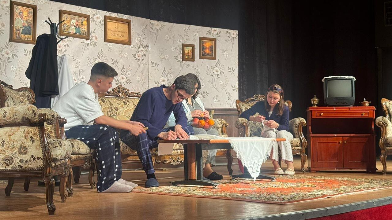 Yalova’nın En İyi Tiyatro Ekibi Altınova Selahattin Aslan Anadolu Lisesi (10)