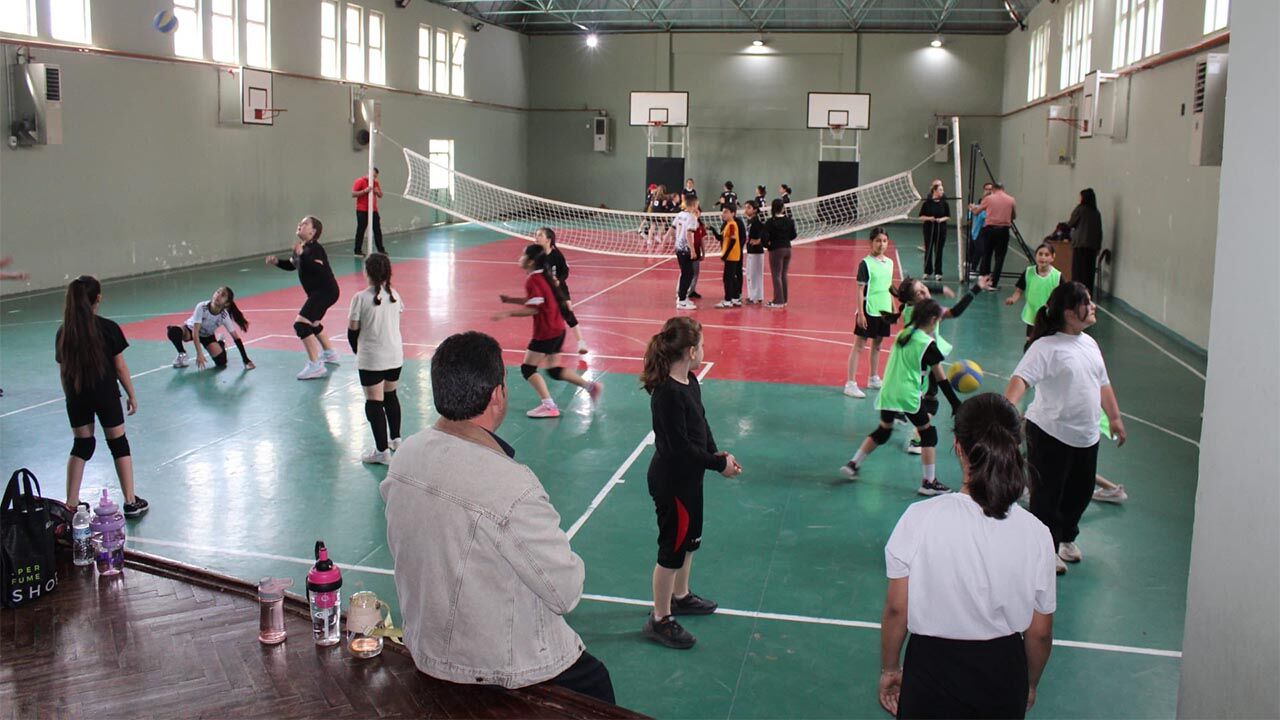 Çınarcık’ta Sıra Voleybolda (2)