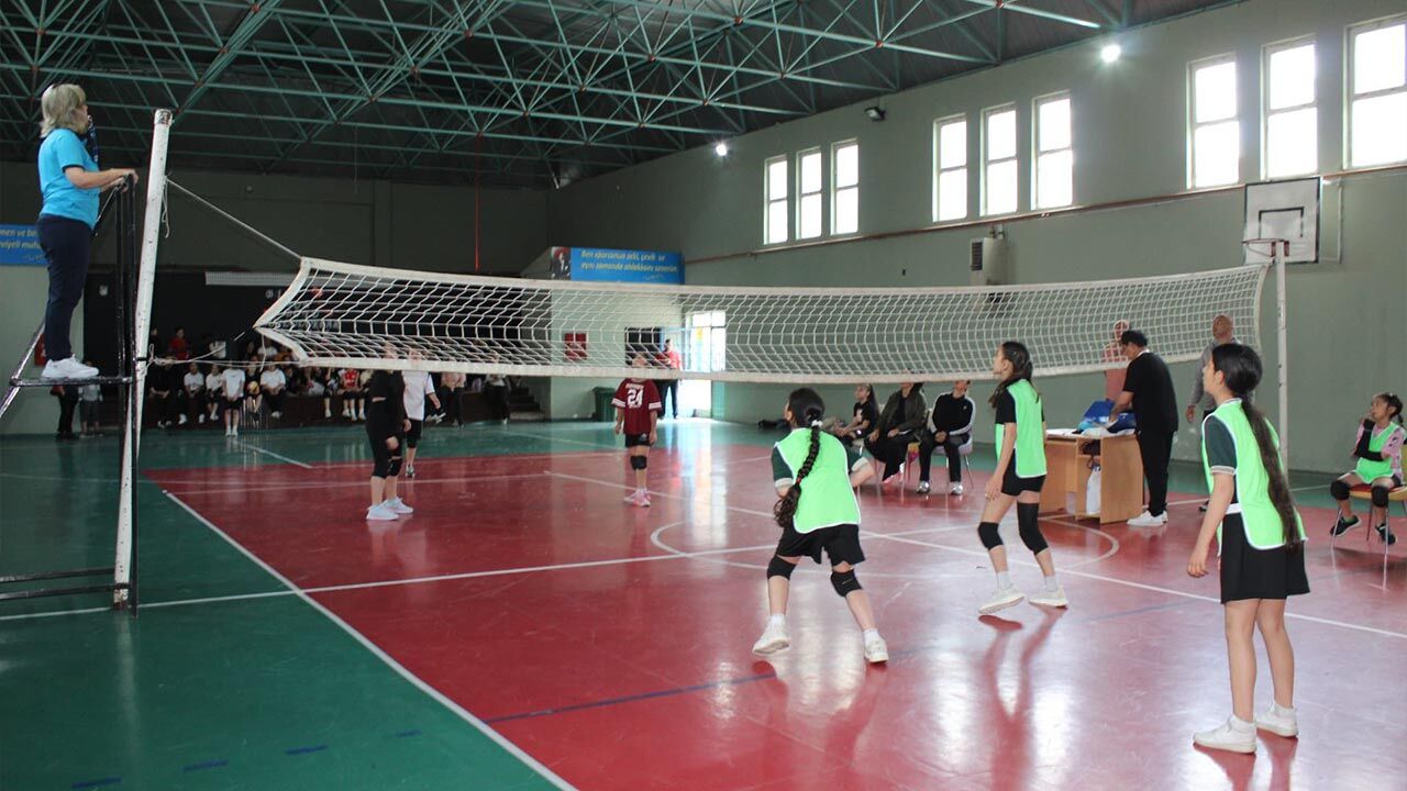 Çınarcık’ta Sıra Voleybolda (3)