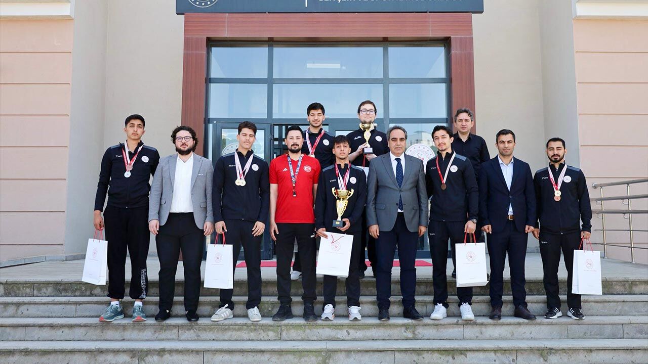 Kılıç, Yurtlig’de Başarılı Olan Öğrencileri Ağırladı (4)