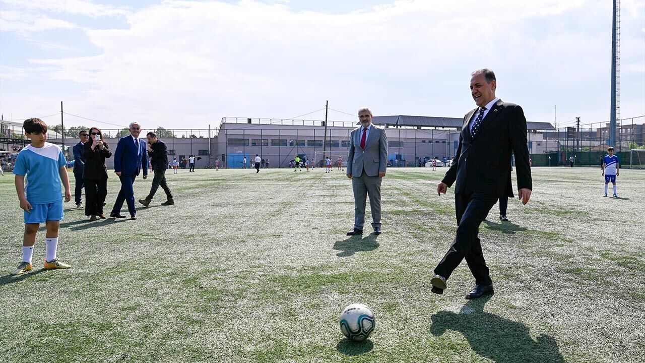 Spor Şenlikleri Futbolla Başladı (2)