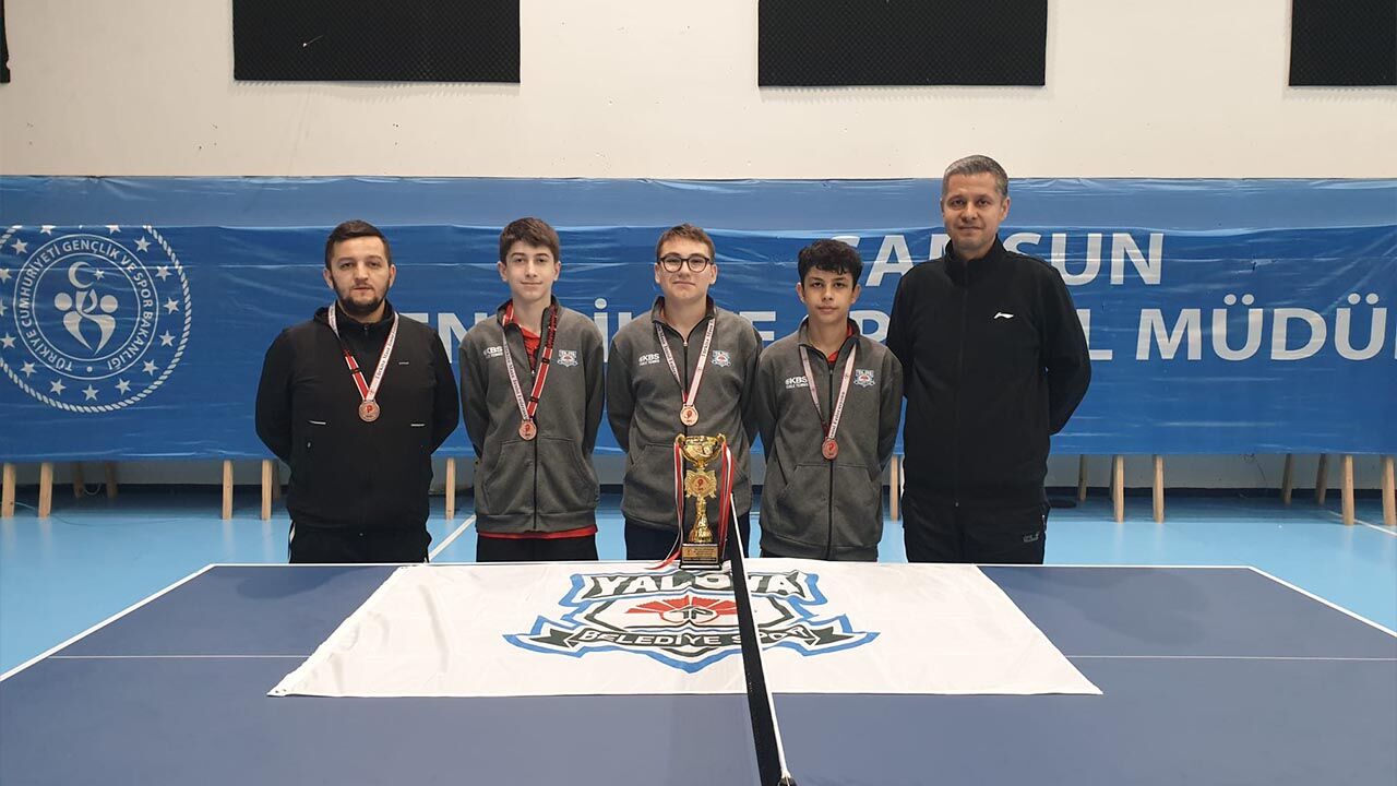 Yalova Beledi̇yespor Masa Teni̇si̇ Takimi Türki̇ye 4.’Sü Oldu (1)