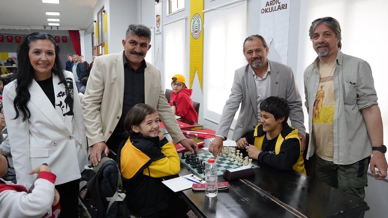 Yalova Turkiye Satranc Federasyon Il Temsilcilik Genclik Spor Subasi Belediye Ortaklik 19 Mayis Turnuva (1)