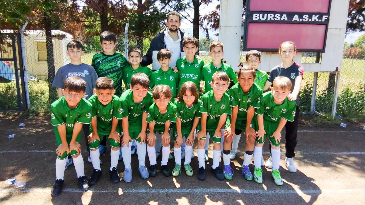 Yalovagücü Bir Günde Üç Kupa Kaldırdı (2)