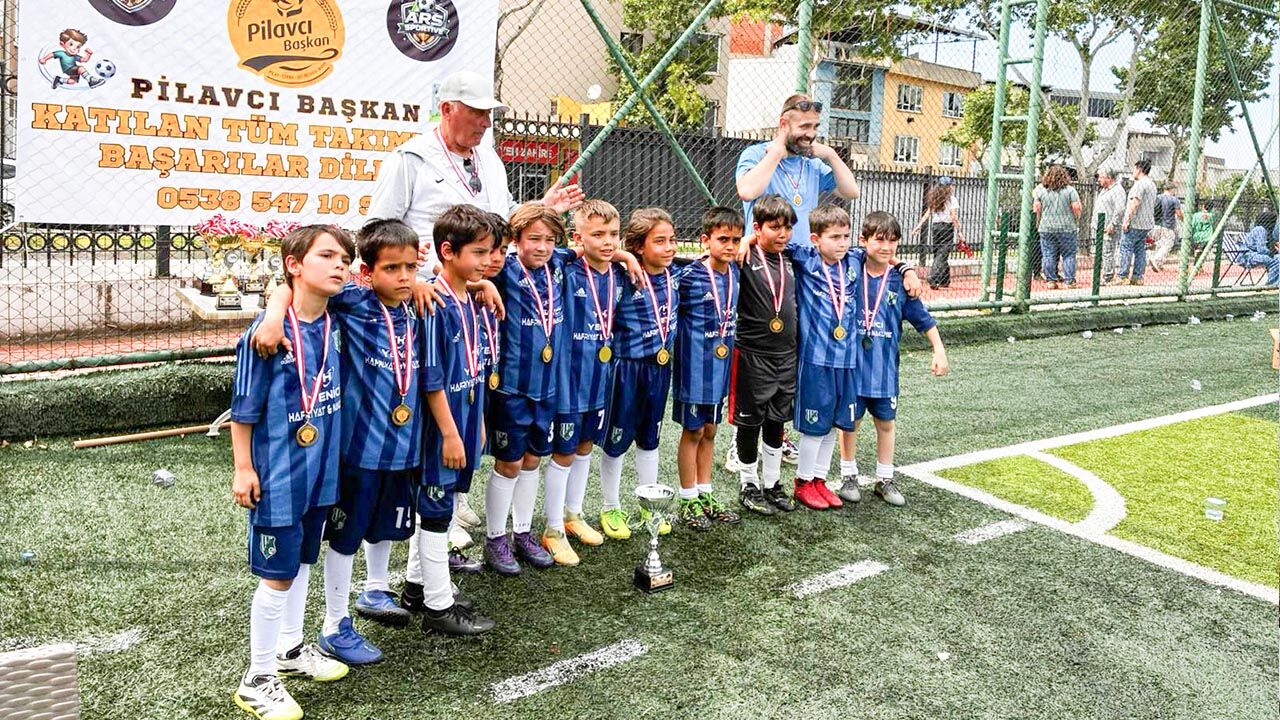 Yalovagücü Bir Günde Üç Kupa Kaldırdı (3)