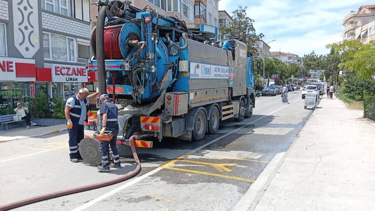 Çınarcık’ta Kanalizasyon Hatları Temizleniyor (2)