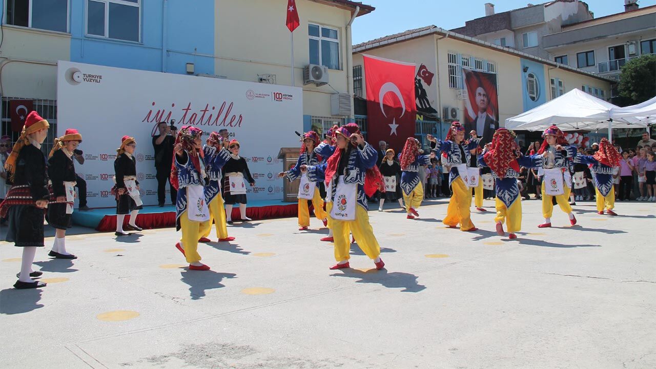 Dersler Bitti, Tatil Zili Çaldı (1)