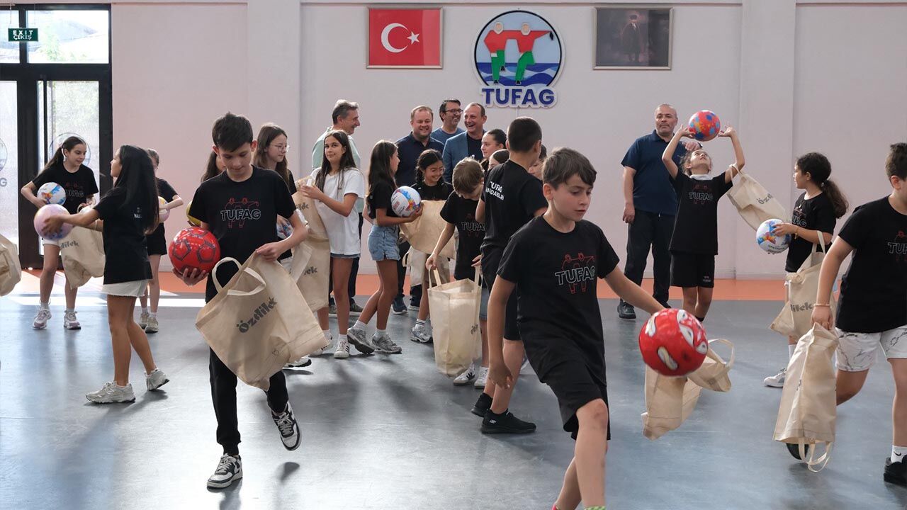 Yalova Ciftlikkoy Belediye Baskan Tufag Minikler Ekip Tebrik Hediye (5)