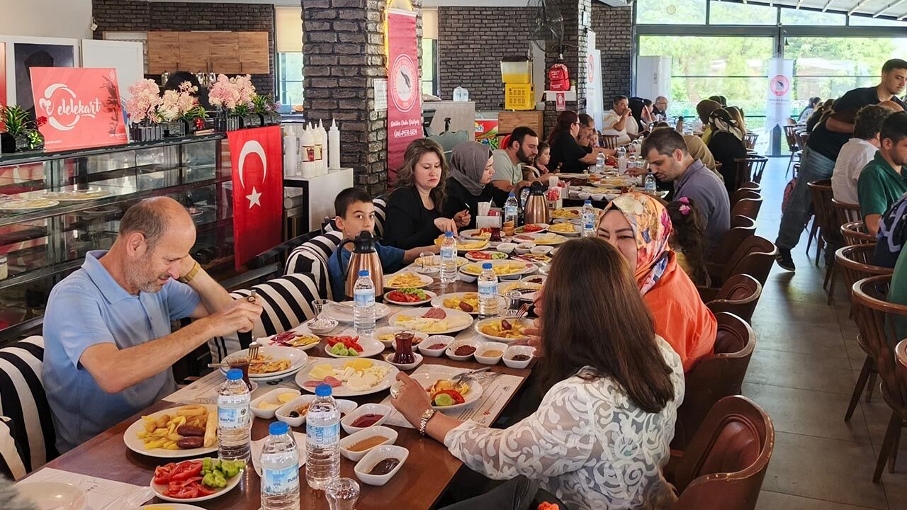 Yalova Universite Uniper Sen Sendika Geleneksel Kahvalti Bulusma (3)