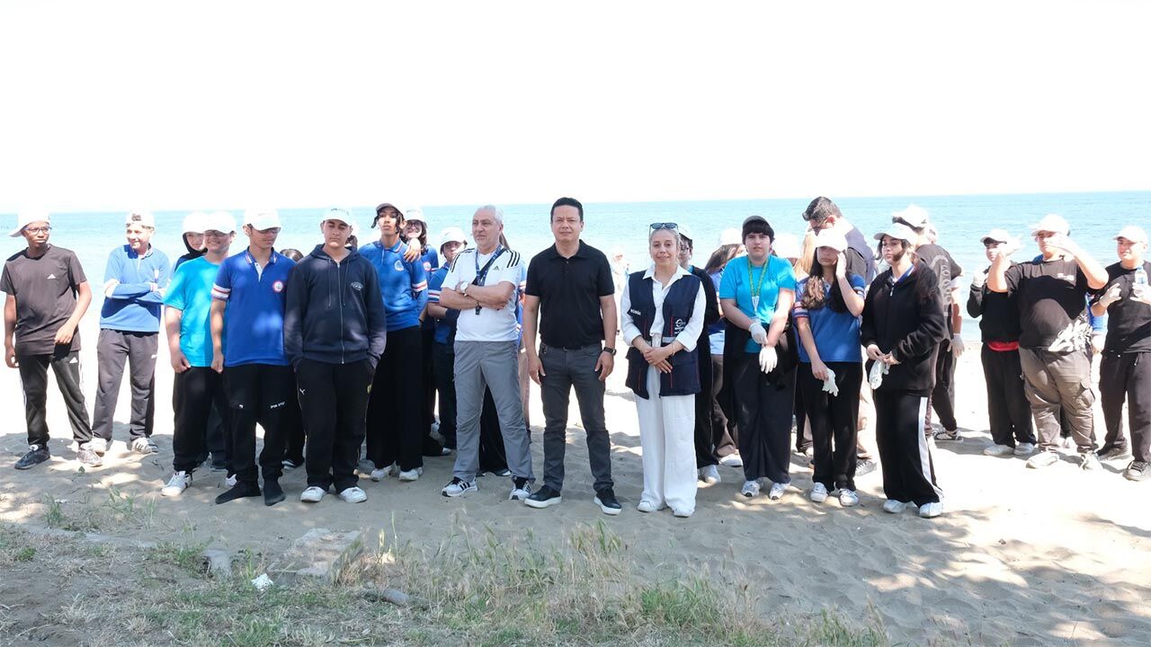 Yalova Ciftlikkoy Belediye Vatandas Ogrenci Marmara Deniz Gunu Temizlik (1)