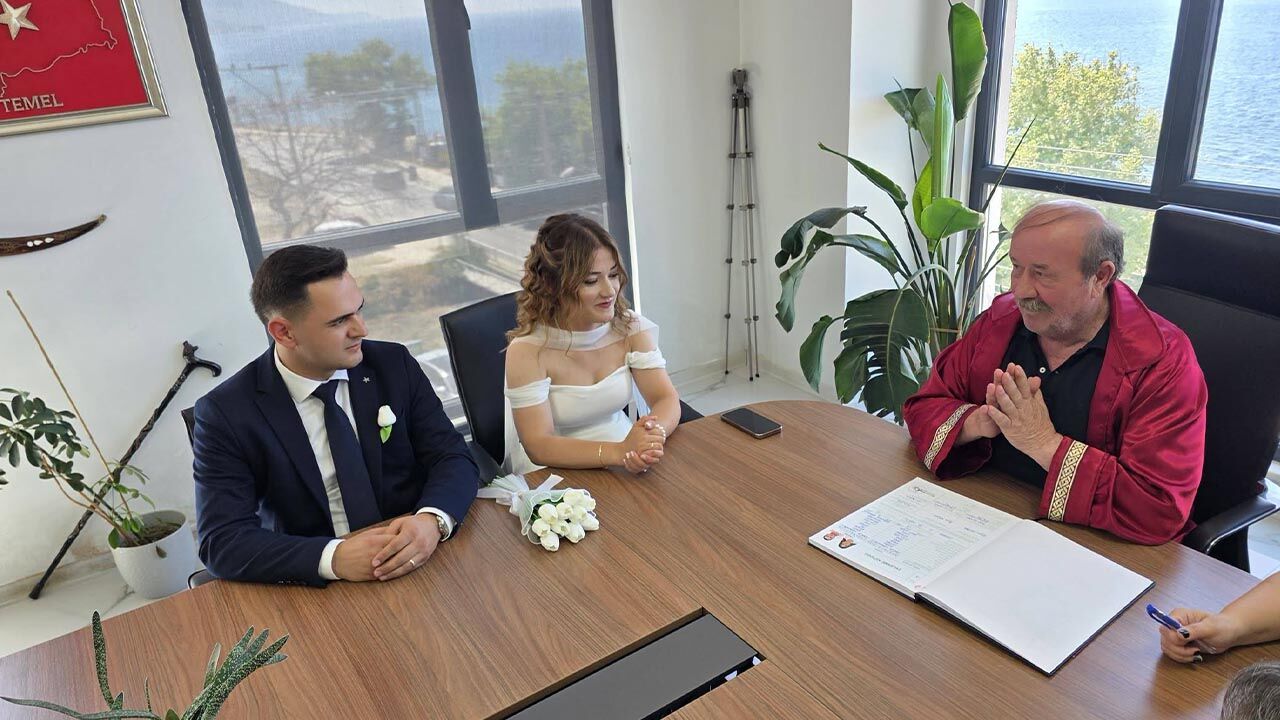 Yalova Esenkoy Belediye Baskan Genc Ciftler Nikah Toren (2)