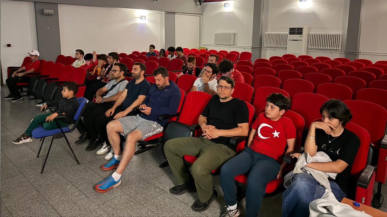 Yalova Gençlik Merkezi’nde Milli Heyecan Birlikte Yaşandı (2)