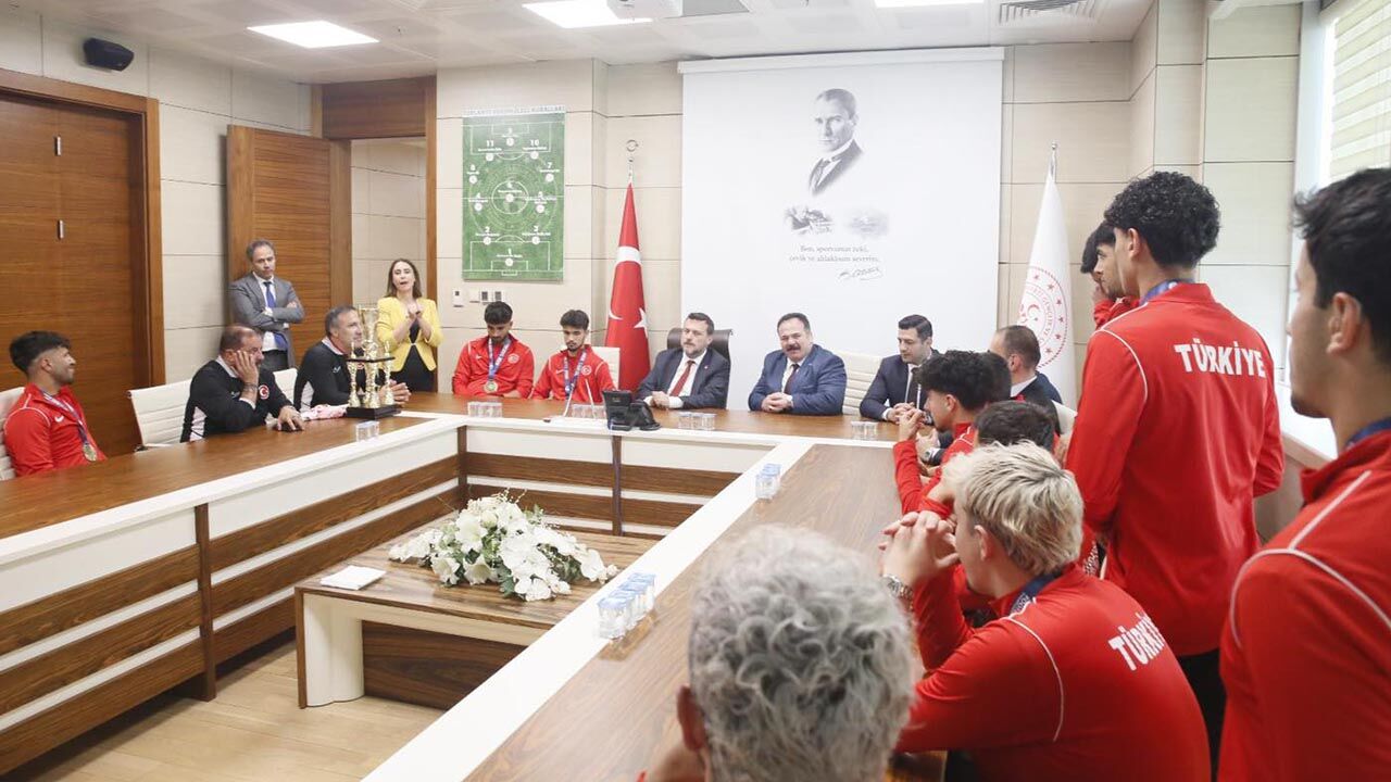 Yalova Isitme Engelli U23 Futbol Takim Sampiyon Ankara Bakan Gorusme (3)